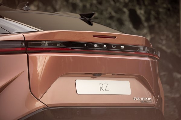 Lexus RZ