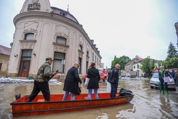 Rijeka Una poplavila područje Hrvatske Kostajnice