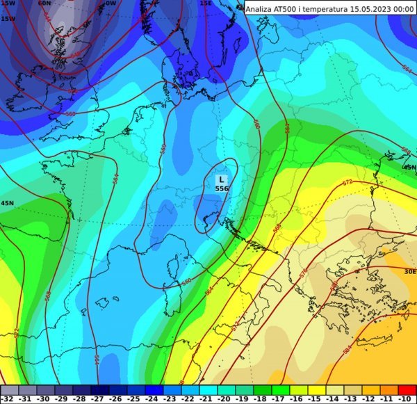 Slika 1. Sinoptička analiza geopotencijalne visine apsolutne topografije (AT) izobarne plohe 500 hPa i temperature zraka (°C) na izobarnoj plohi 500 hPa 15. svibnja 2023. u 00 UTC.