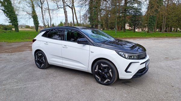 Opel Grandland GSe 1.6 S/S (221 kW/ 300 KS) AT8 AWD PHEV 4x4 eAT8