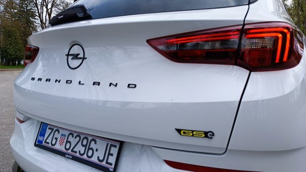 Opel Grandland GSe 1.6 S/S (221 kW/ 300 KS) AT8 AWD PHEV 4x4 eAT8