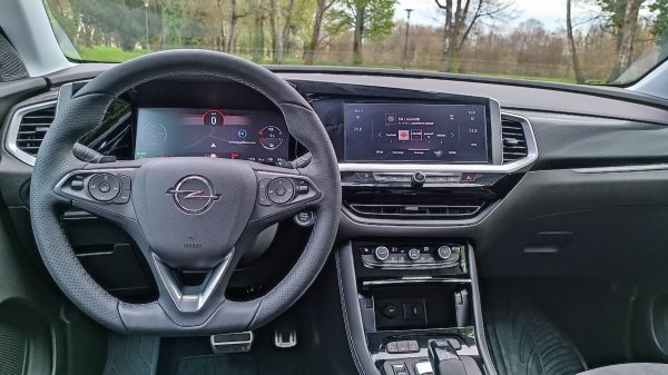 Opel Grandland GSe 1.6 S/S (221 kW/ 300 KS) AT8 AWD PHEV 4x4 eAT8