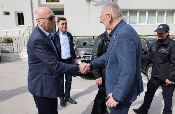 Ministri Božinović i Erlić obišli poplavljena područja