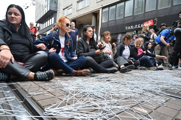 Protuprosvjednice zaustavile povorku Hod za život