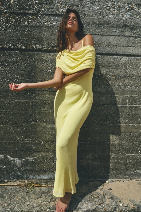 Zara haljina s Bardot izrezom u manog žutoj boji