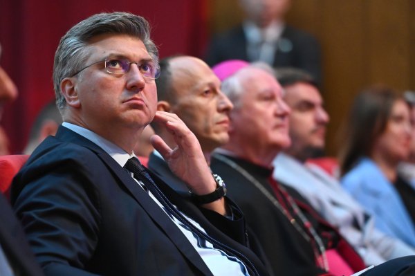 Andrej Plenković sudjelovao na svečanoj sjednici Županijske skupštine u Gospiću