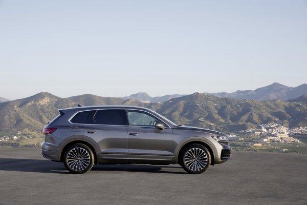 Volkswgen Touareg R eHybrid, 'Silicon Gray Matt'