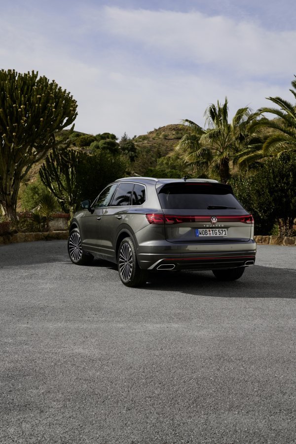 Volkswgen Touareg R eHybrid, 'Silicon Gray Matt'