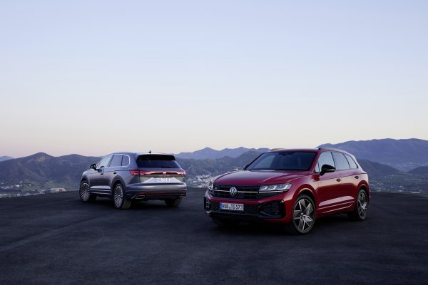 Volkswagen Touareg facelift: R eHybrid, 'Silicon Gray Matt' (lijevo) i R-Line
