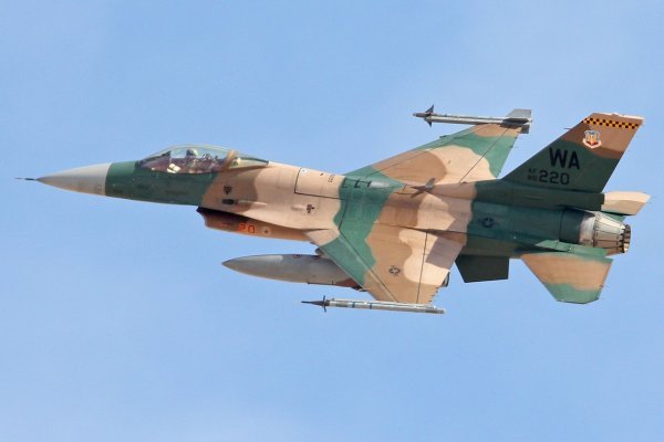 F-16C obojan u kamuflažni uzorak nekadašnjeg Sovjetskog Saveza