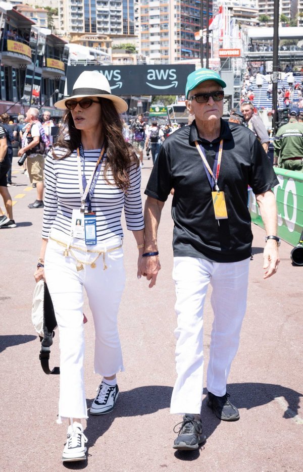 Catherine Zeta-Jones i Michael Douglas u casual izdanju stigli u Monaco