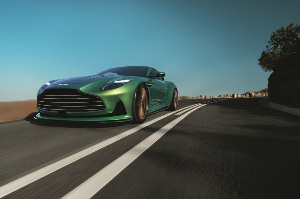 Aston Martin DB12