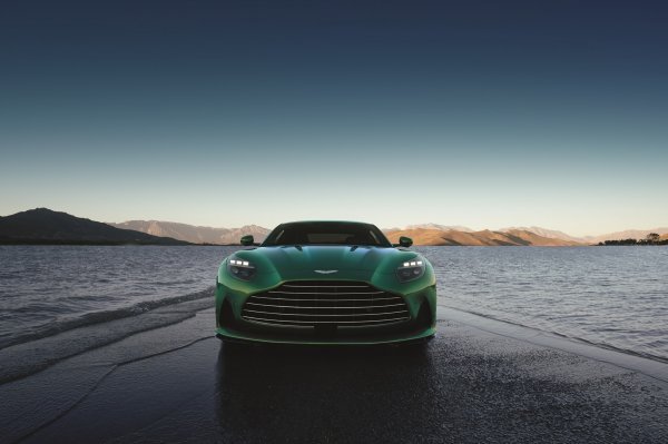 Aston Martin DB12