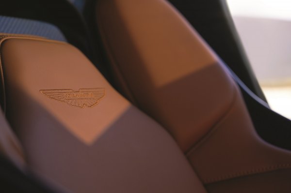 Aston Martin DB12