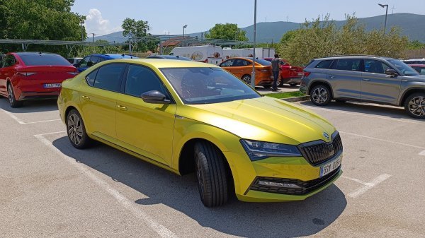 Isprobali smo Škodine modele s pogonom na sva četiri kotača: Škoda Superb 4x4 SportLine limuzina