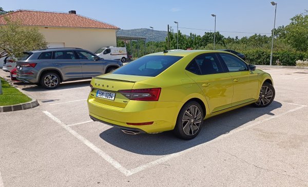 Isprobali smo Škodine modele s pogonom na sva četiri kotača: Škoda Superb 4x4 SportLine limuzina