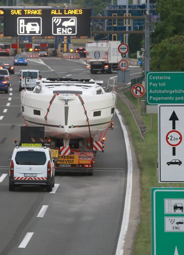 Dolaskom ljeta i jedrilice su krenule prema moru