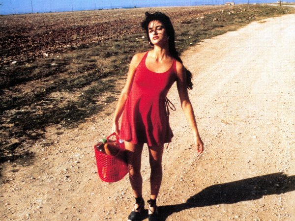 Penelope Cruz u filmu 'Šunka šunka'