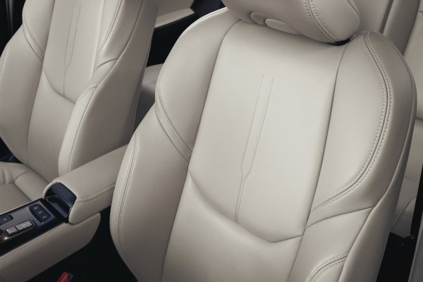 Lexus LBX Elegant