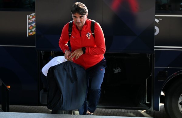 Dolazak hrvatske nogometne reprezentacije u hotel u Rotterdamu