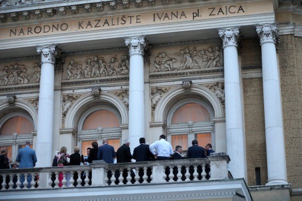 Zoran Milanović na domjenku na balkonu riječkog kazališta