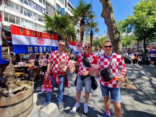 Navijači u gradu prije utakmice Hrvatske i Nizozemske