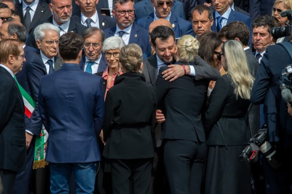 Sprovod Silvija Berlusconija