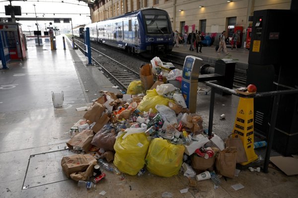 Smeće na ulicama Pariza