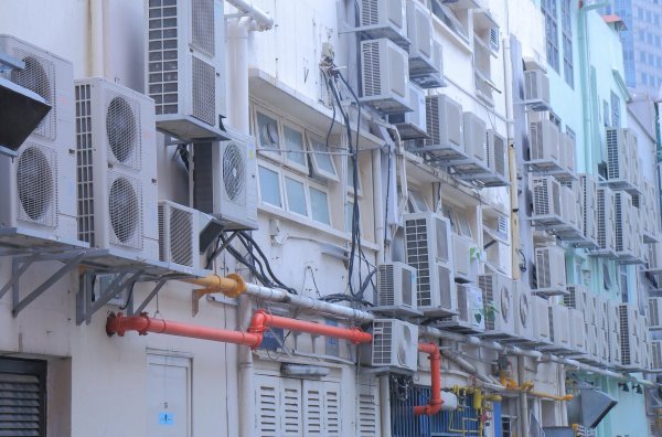 Klima uređaji više neće smjeti biti postavljeni na fasade koje gledaju na ulicu ili trg