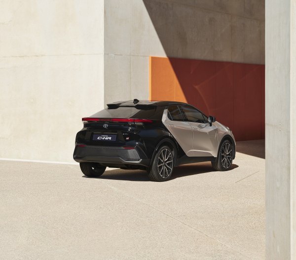 Toyota C-HR PHEV GR SPORT Premiere Edition