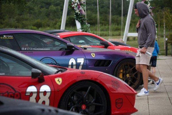 Sportski automobili OneLife Rallyja okupili se u Riverside Gardenu