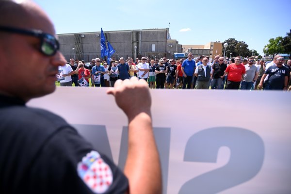 Prosvjed radnika hitne pomoći u Remetincu