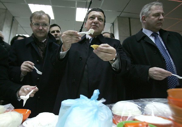 Bivši predsjednik Europske komisije Jose Manuel Barroso i bivši premijer Ivo Sanader na Dolcu degustiraju sir i vrhnje