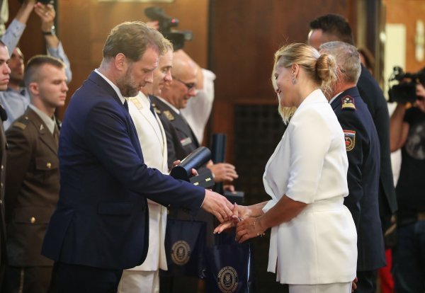 Banožić i Hranj na dodjeli diploma polaznicima vojnih škola