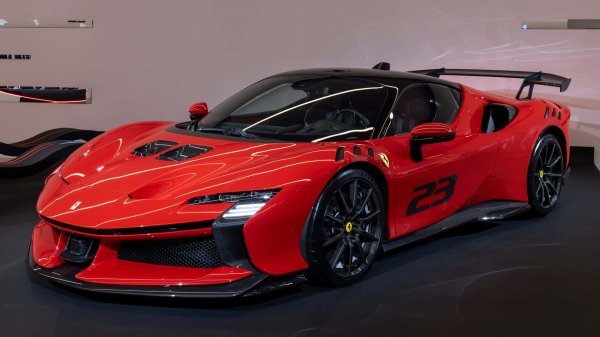 Ferrari SF90 XX Stradale (boja Rosso Corsa)