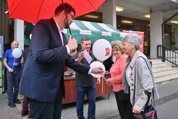 Peđa Grbin i SDP u Jastrebarskom dijelili promotivne materijale za besplatne vrtiće