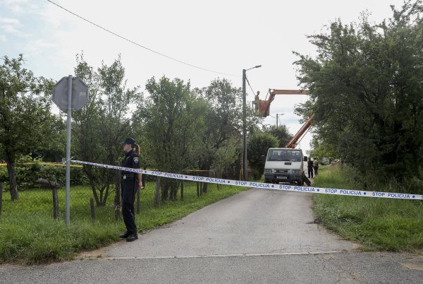 Policijski očevid na mjestu pucnjave u Sisku