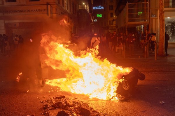 Neredi u Francuskoj