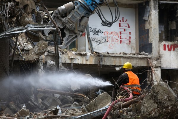 Nastavljeno je rušenje zgrade u Paromlinskoj ulici