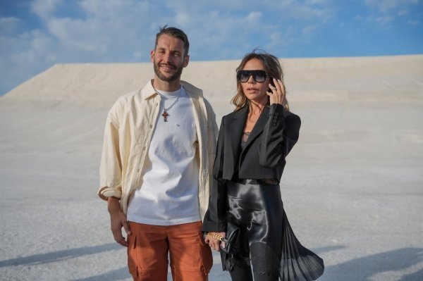 Simon Porte Jacquemus i Victoria Beckham