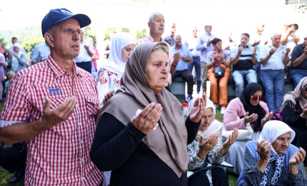 Iz Visokog krenula najtužnija kolona 'Smiraj za 30 žrtava u Potočarima'