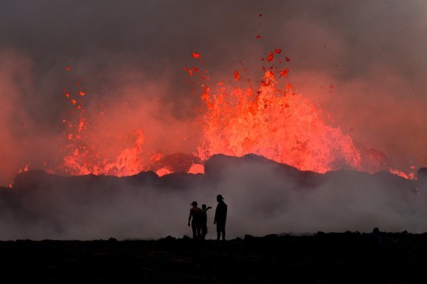 Na Islandu erumpirao vulkan