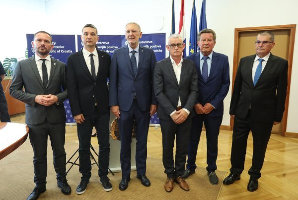Konferencija za medije o sigurnim 'car meetovima'