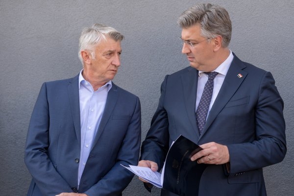Zadar: Premijer Plenković sudjelovao na svečanosti primopredaje ključeva POS-ovih stanova