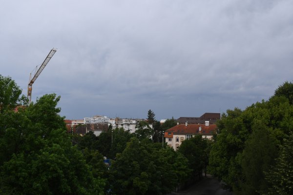 Sisak: Tamni oblaci iznad grada najavljuju kišu