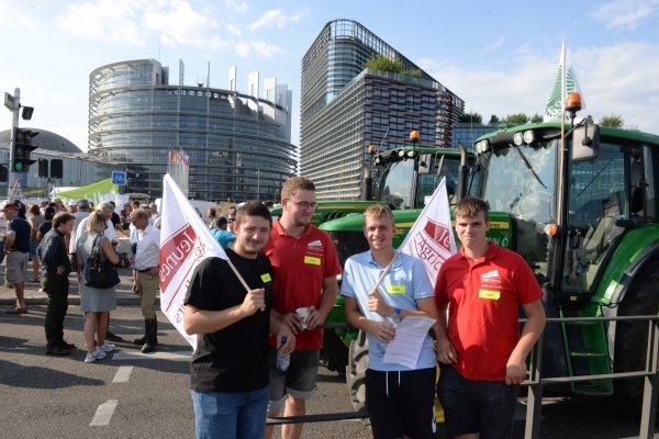 Prosvjedi ispred EU parlamenta u Strasbourgu: Poljoprivrednici