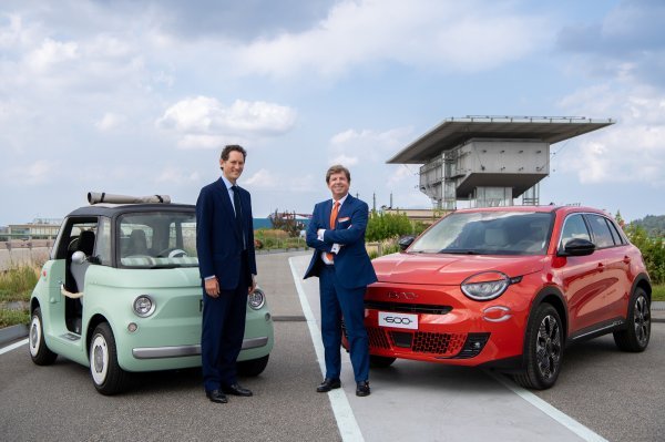 John Elkann, predsjednik Stellantisa (lijevo) i Olivier Francois, izvršni direktor FIAT-a i Stellantis CMO