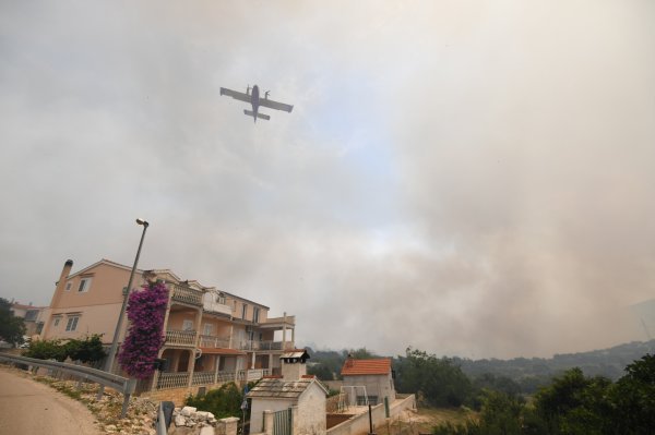 Gašenje požara u mjestu Gornji Banovci kod Grebaštice