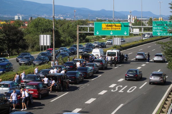 Policija dočekala Torcidu u Lučkom