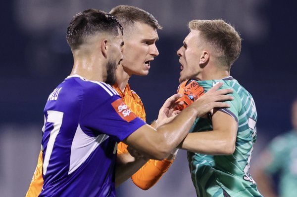 Dominik Livaković i Emir Sahiti, incident na utakmici SuperSport Superkupa Dinamo - Hajduk, 15.7.2023.